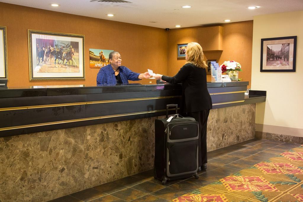 Capital Plaza Hotel Frankfort Exterior photo