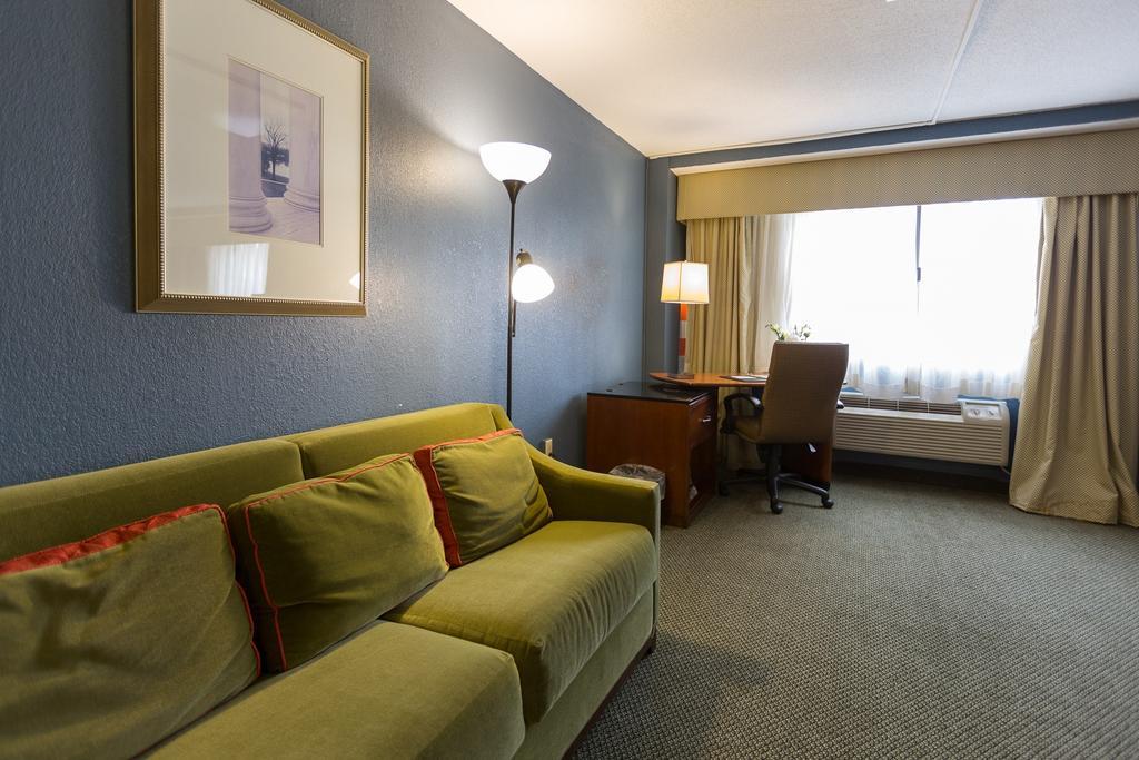 Capital Plaza Hotel Frankfort Exterior photo