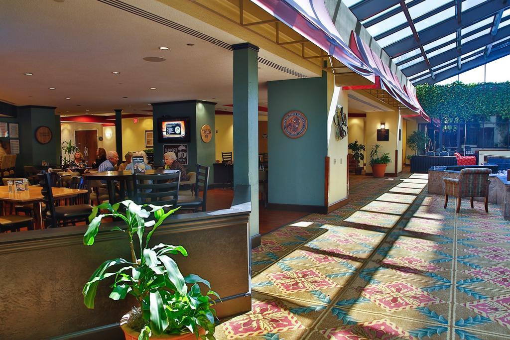Capital Plaza Hotel Frankfort Exterior photo