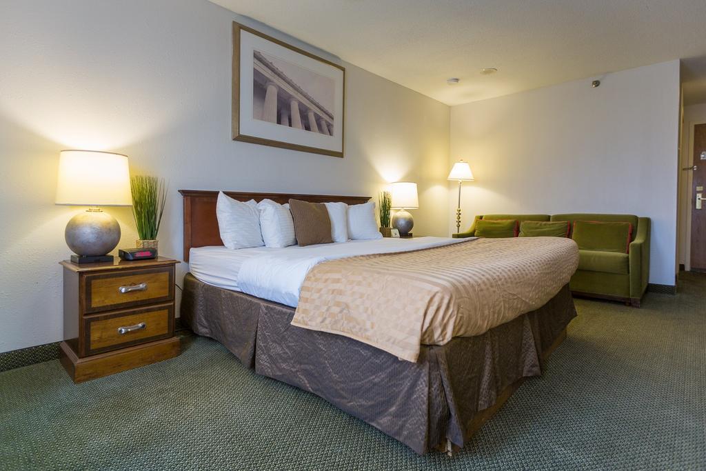Capital Plaza Hotel Frankfort Exterior photo