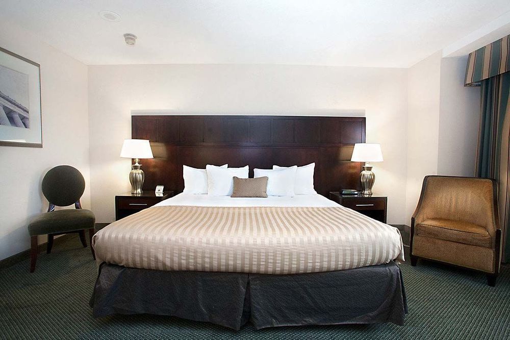 Capital Plaza Hotel Frankfort Exterior photo