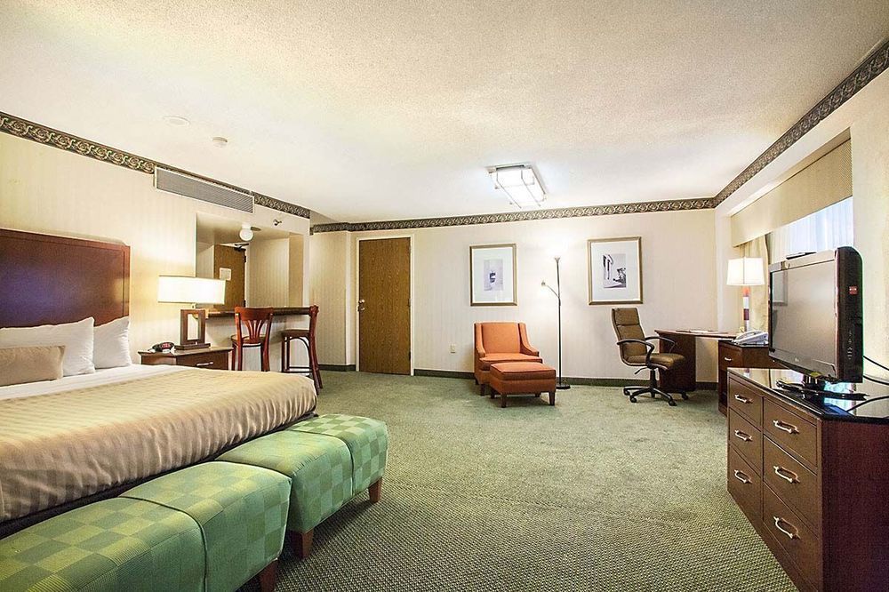 Capital Plaza Hotel Frankfort Exterior photo