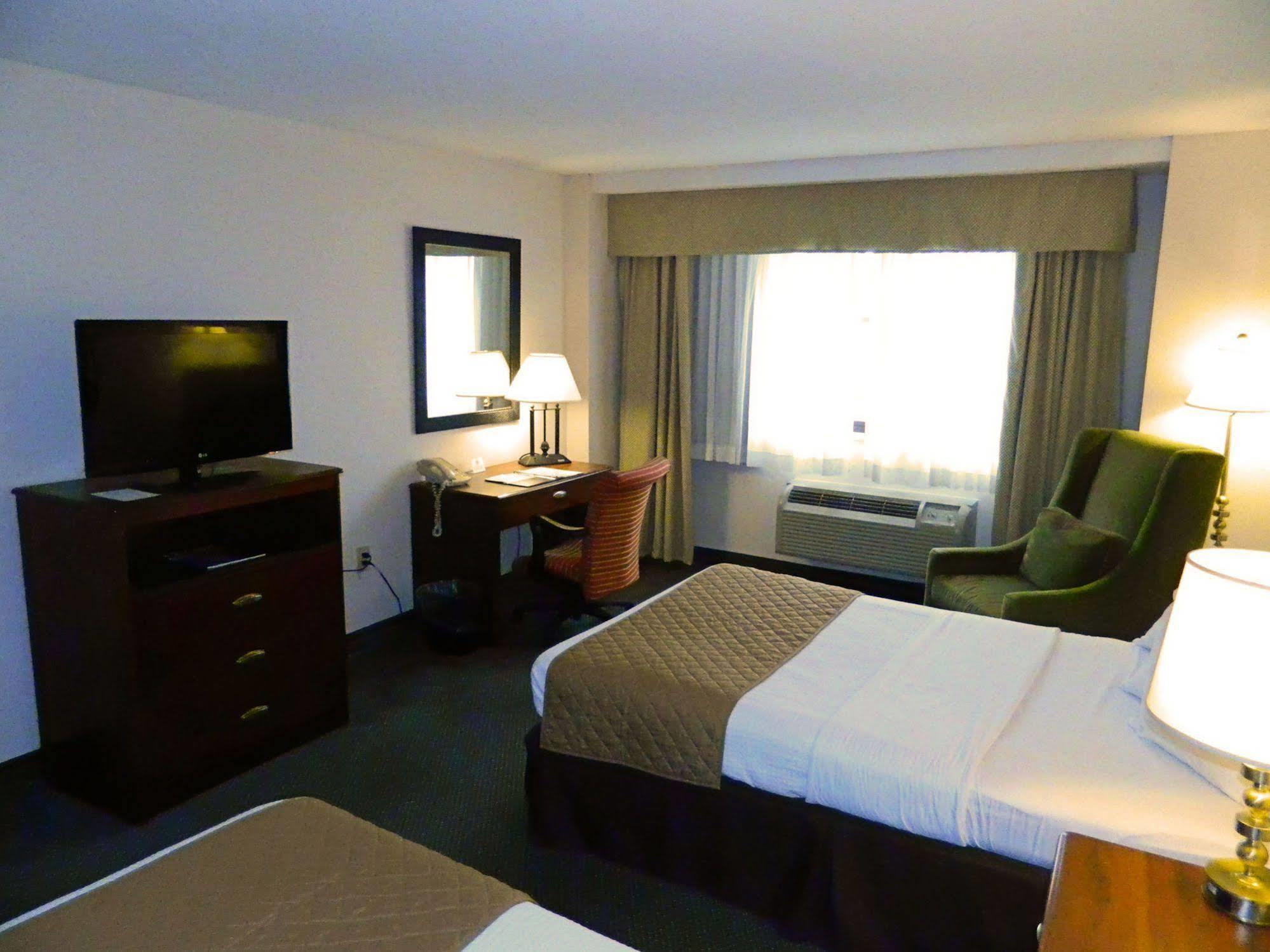 Capital Plaza Hotel Frankfort Exterior photo