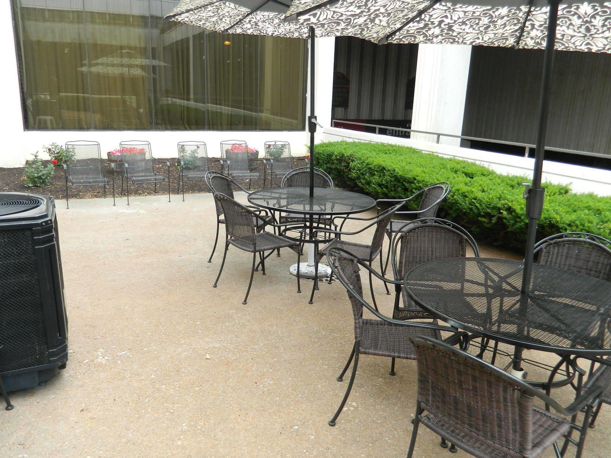 Capital Plaza Hotel Frankfort Exterior photo